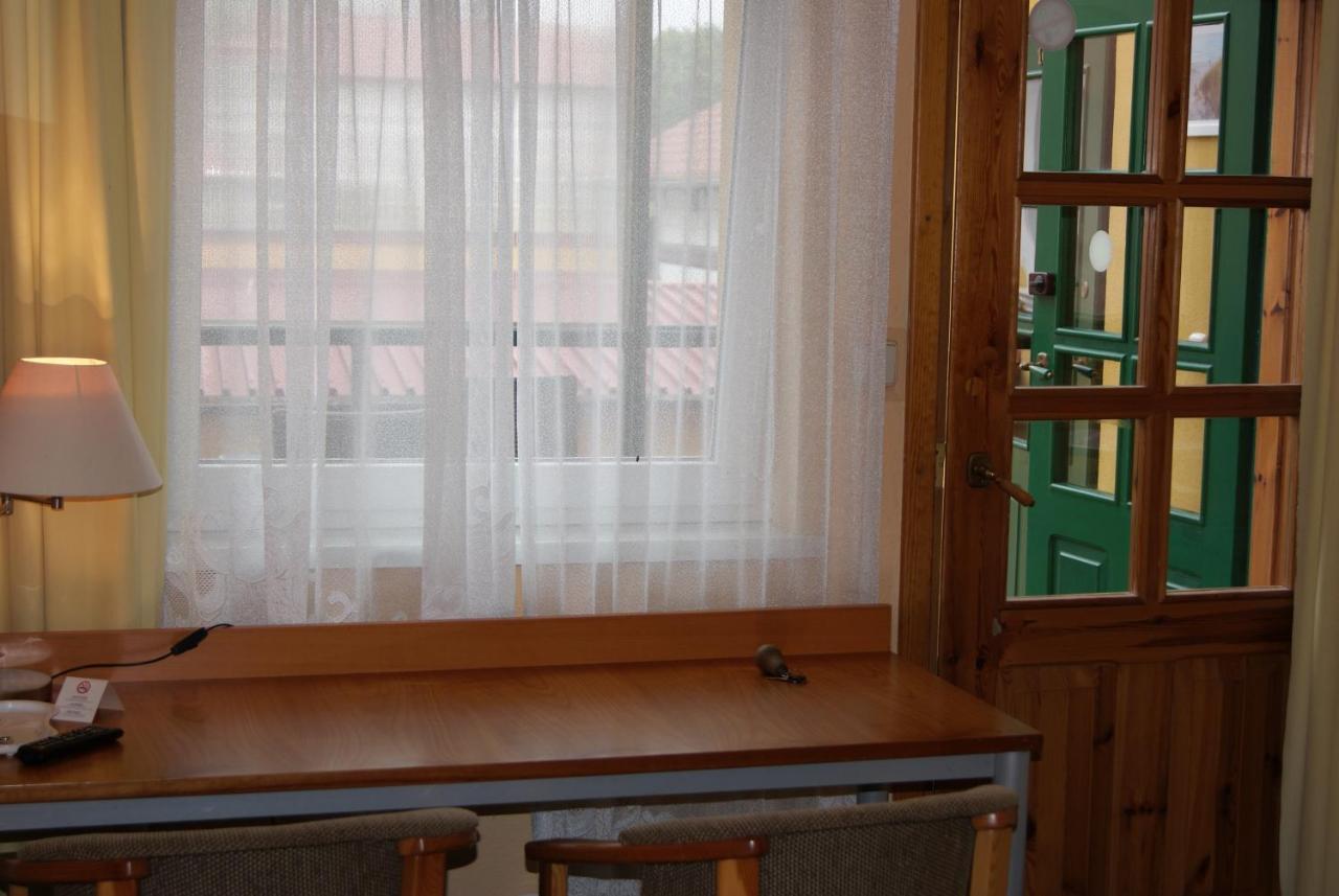 Hotel Alga Устка Екстериор снимка