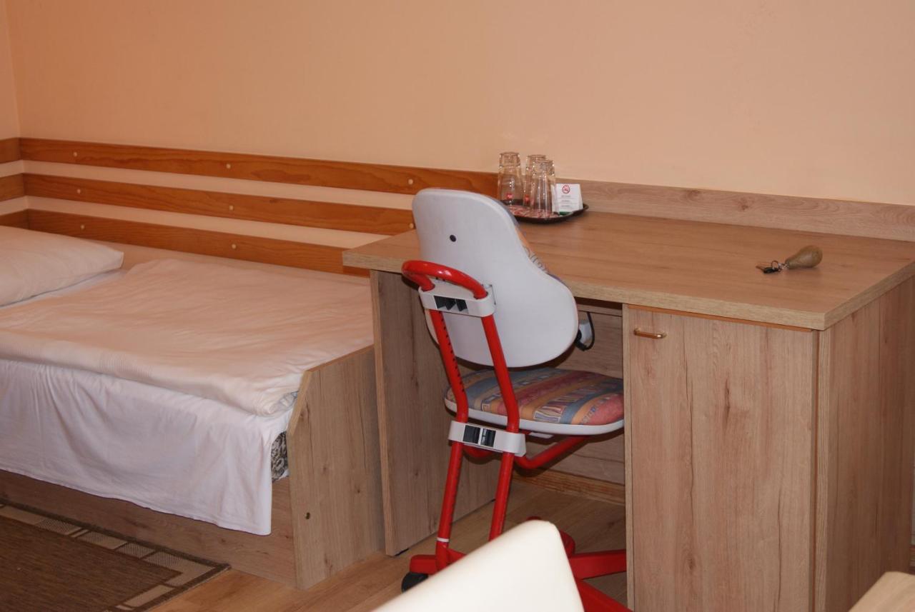 Hotel Alga Устка Екстериор снимка