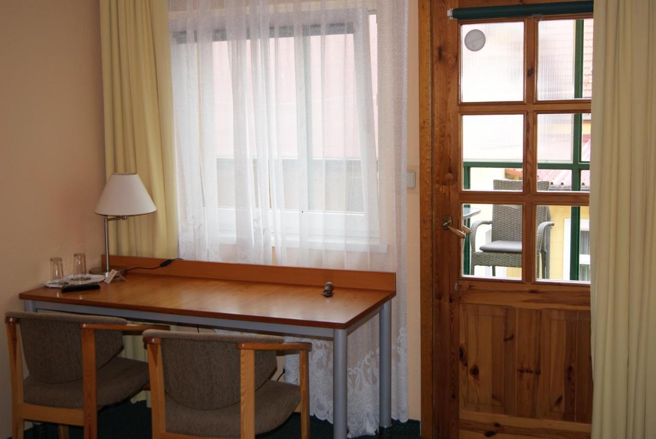 Hotel Alga Устка Екстериор снимка