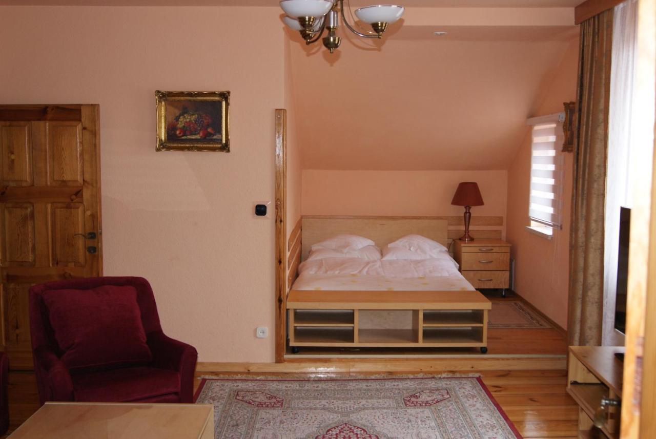 Hotel Alga Устка Екстериор снимка