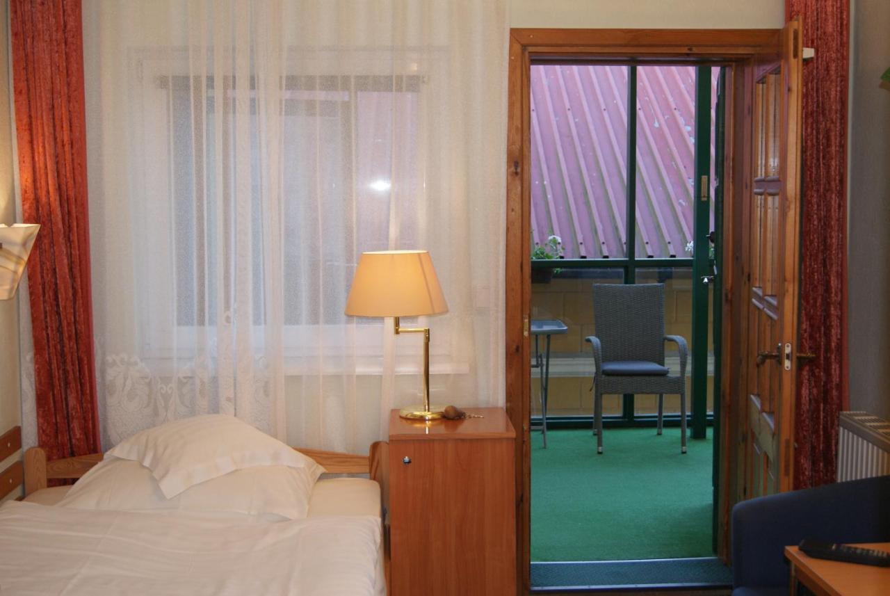 Hotel Alga Устка Екстериор снимка