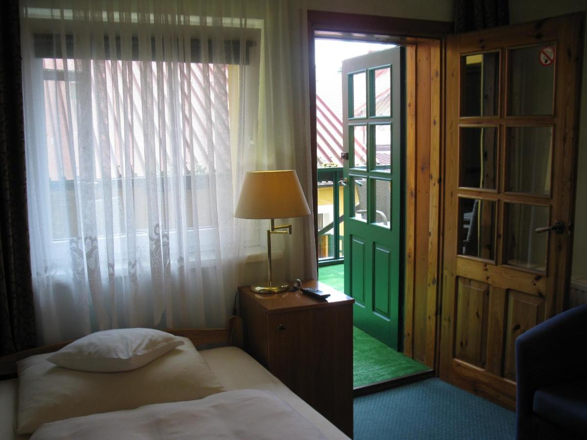 Hotel Alga Устка Екстериор снимка