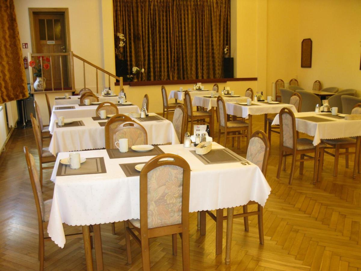 Hotel Alga Устка Екстериор снимка