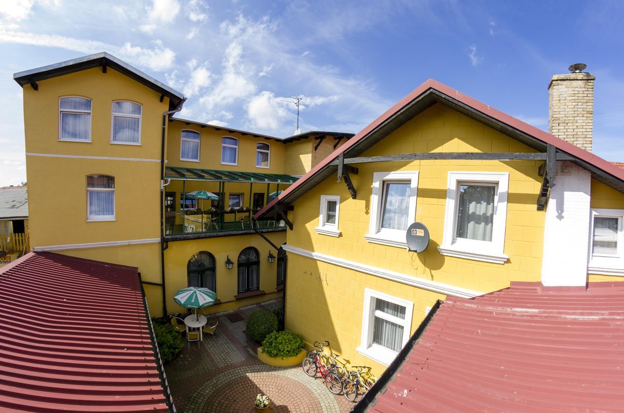 Hotel Alga Устка Екстериор снимка