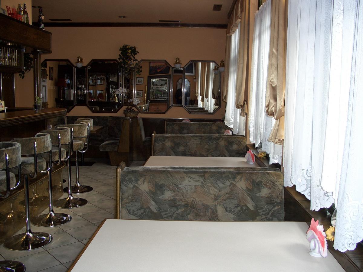 Hotel Alga Устка Екстериор снимка