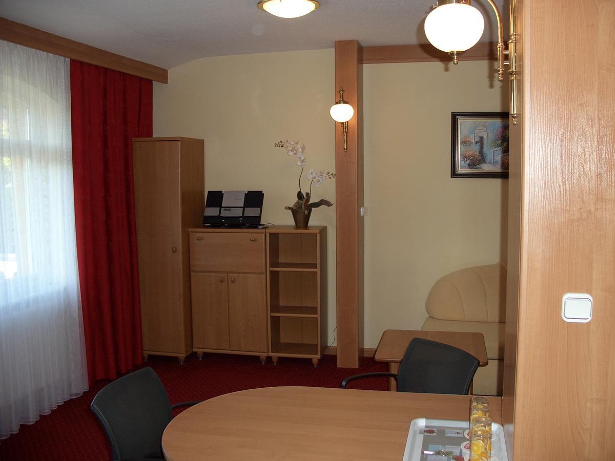 Hotel Alga Устка Екстериор снимка