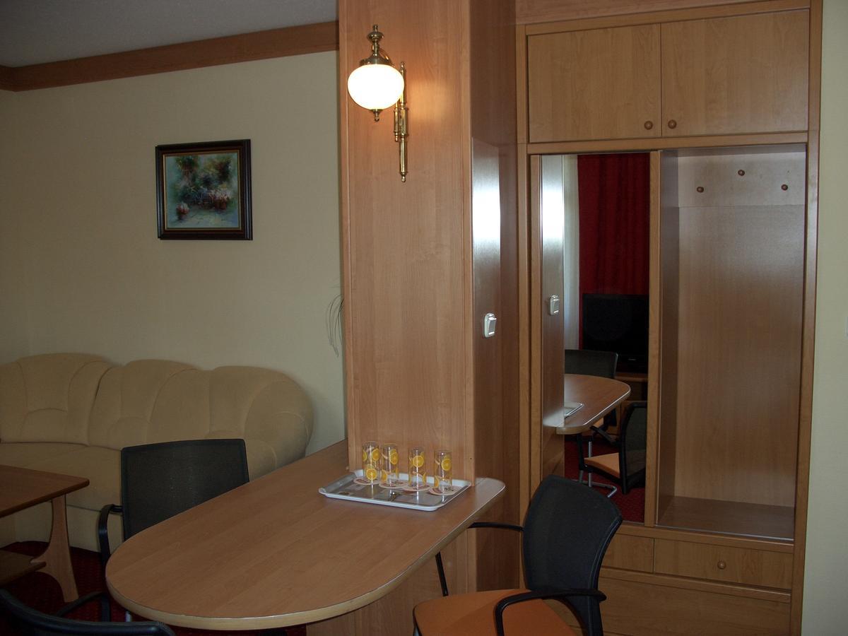 Hotel Alga Устка Екстериор снимка